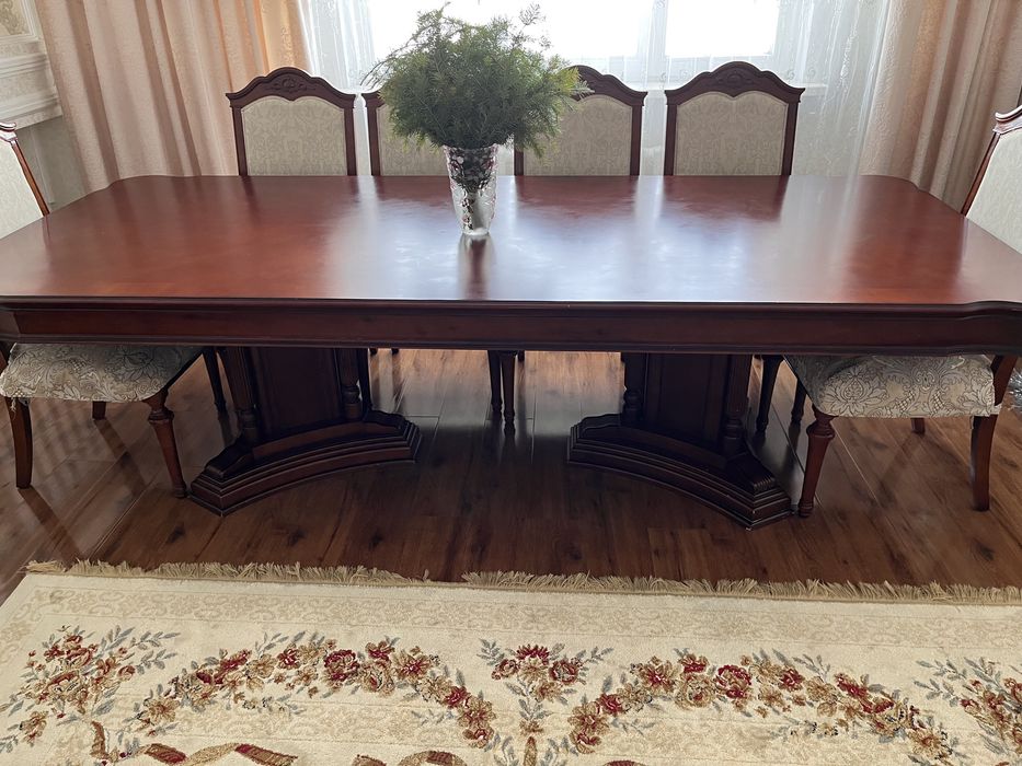 Стол для гостиной