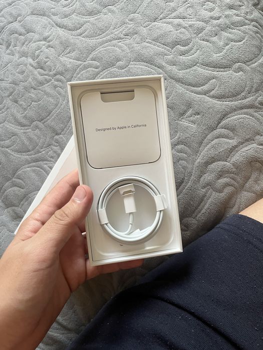 Продам Iphone 13