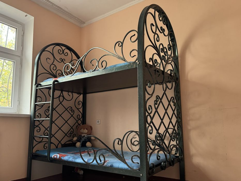 Продается друхьярусная кровать