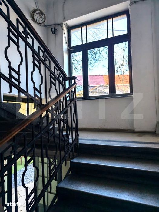 Cladire istorica, apartament 2 dormitoare, decomandat, zona Sinaia