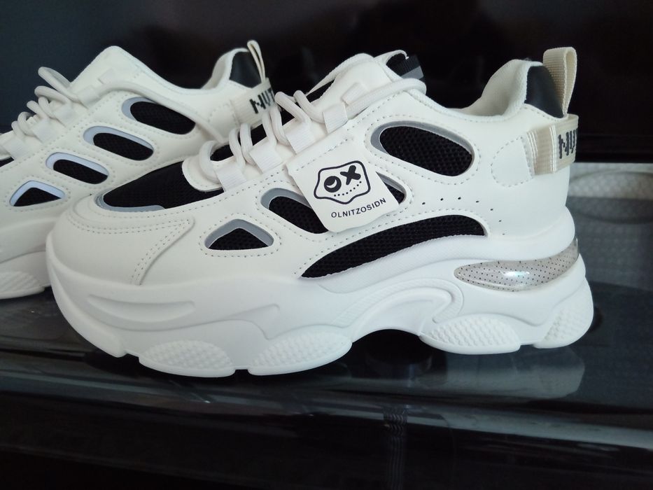 Кроссовки брендовые