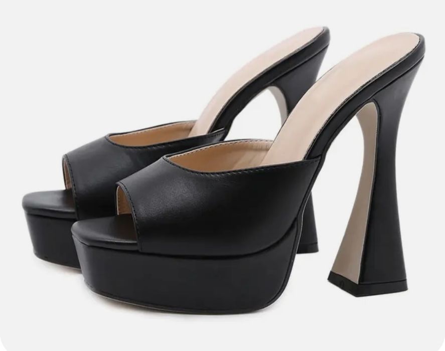 Босоножки черные, новые