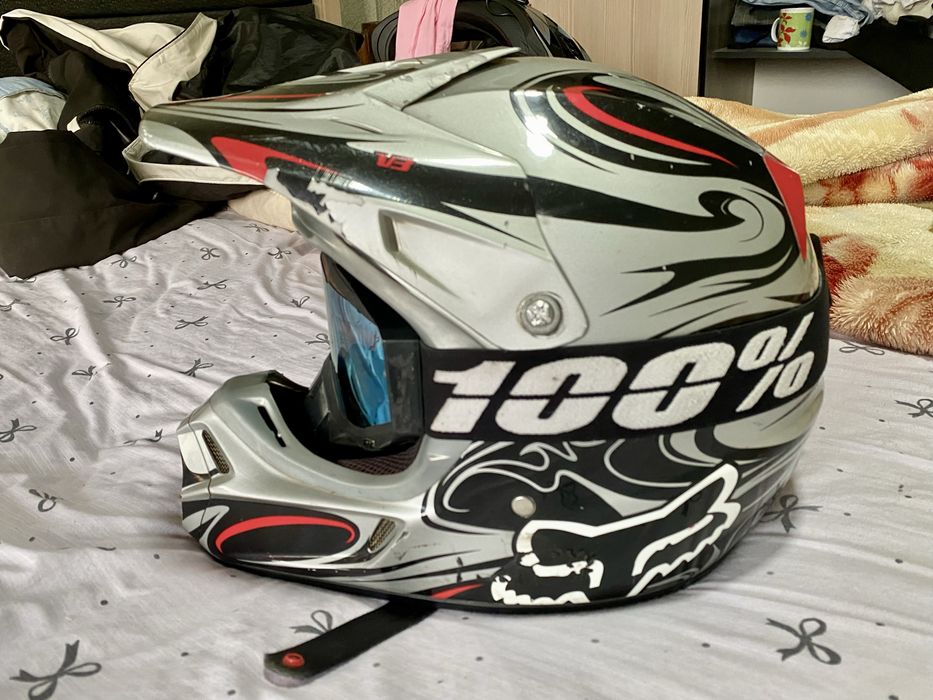 Продам оригинальный кросовый шлем Fox pilot v3