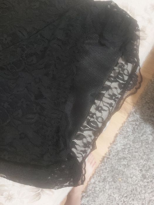 Къса черна рокля