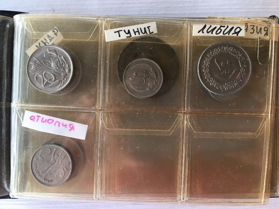 Колекция стари чуждестранни монети.