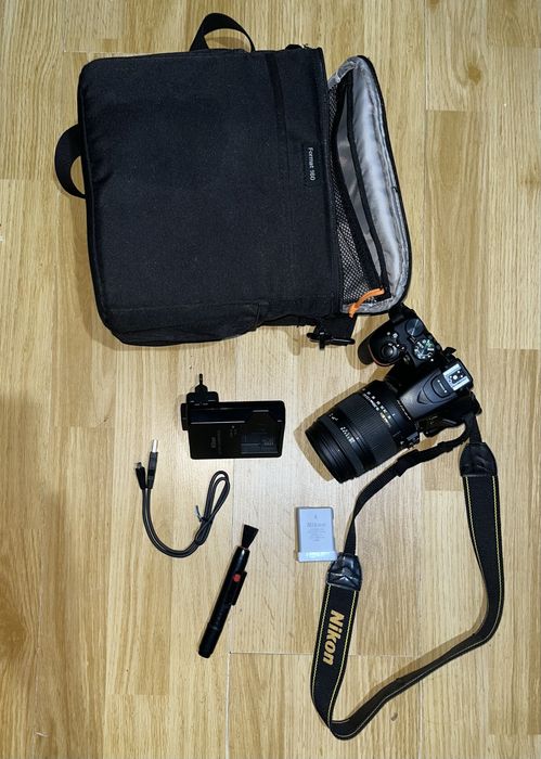 Kit DSLR Nikon D5500 + Obiectiv Sigma 18-250mm Maco OS + Geantă și Accesorii