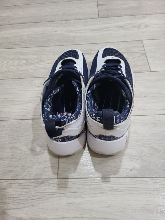 Продам кроссовки