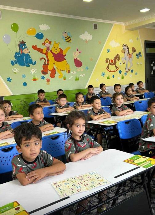 Школьный детские парты со стульями