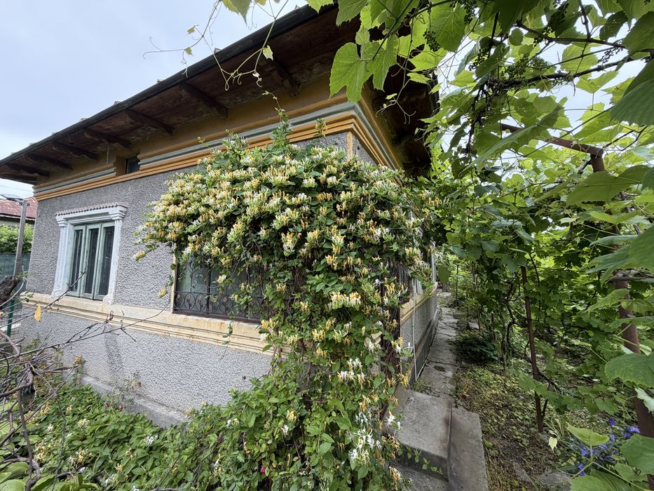 Casă cu teren la 50 km de București | Uliești – Dâmbovița