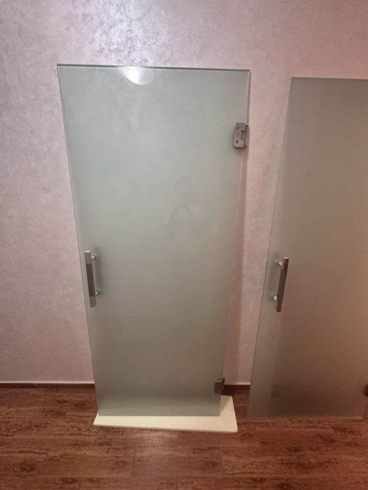 Двери стеклянные