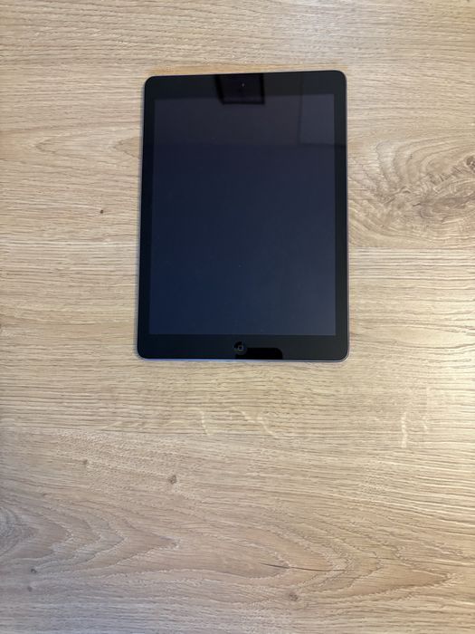 Apple iPad Air 1 (A1474) – БЕЗ iOS, за части или ремонт