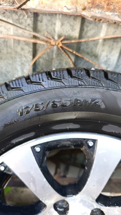 Продам зимнюю резину R14