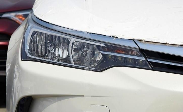 Стекла фар Tayota corolla