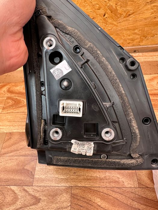 Продам зеркало левое в оригинале