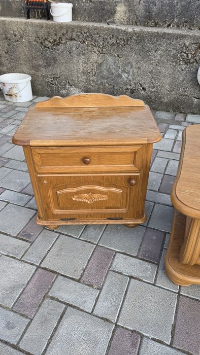 Set dulap  dormitor cu 2 noptiere si masa cafea.