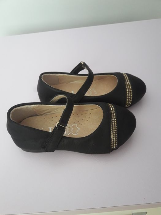 Бебешки затворени обувки vicco