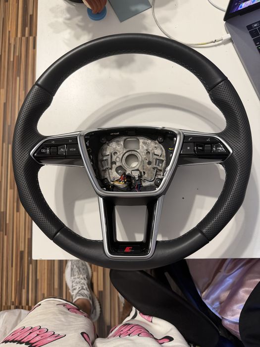 Volan Audi A6 C8 / A7 4K / A8 D5 S-Line Original | Încălzire | Perforat | 3 Spițe | 1400 Lei