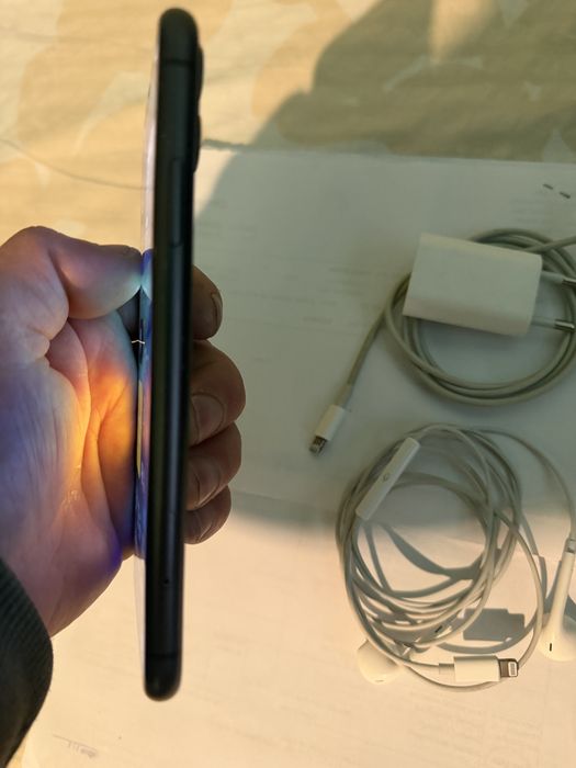 Vand iphone 11 ca nou liber de retea