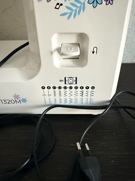 Продам швейную машинку