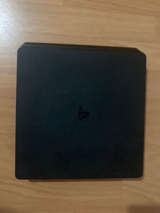 PlayStation 4 + jocuri bonus.