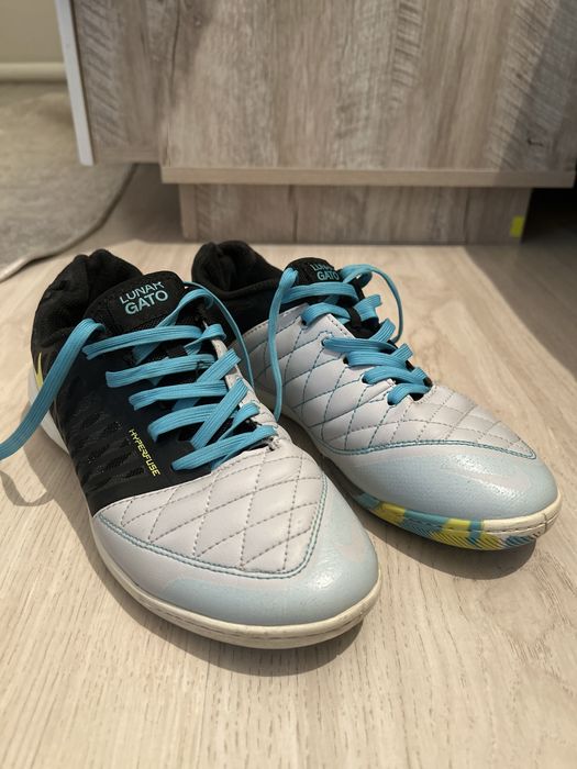 Футзальный кроссовки