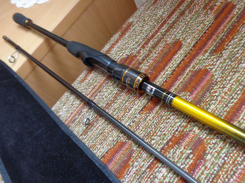 Нови спининг въдици за Сом(Fox Rage два броя) и Щука един брой.