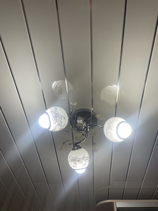 Продам люстры разные