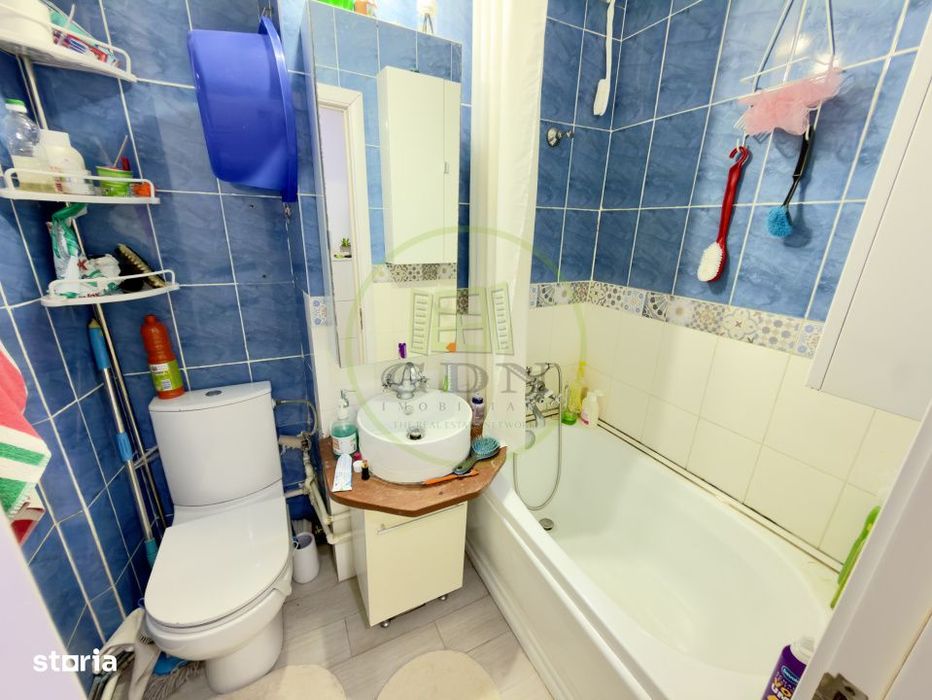 Apartament 4 camere, semidecomandat, cartier Craiovita Noua, zona Fort