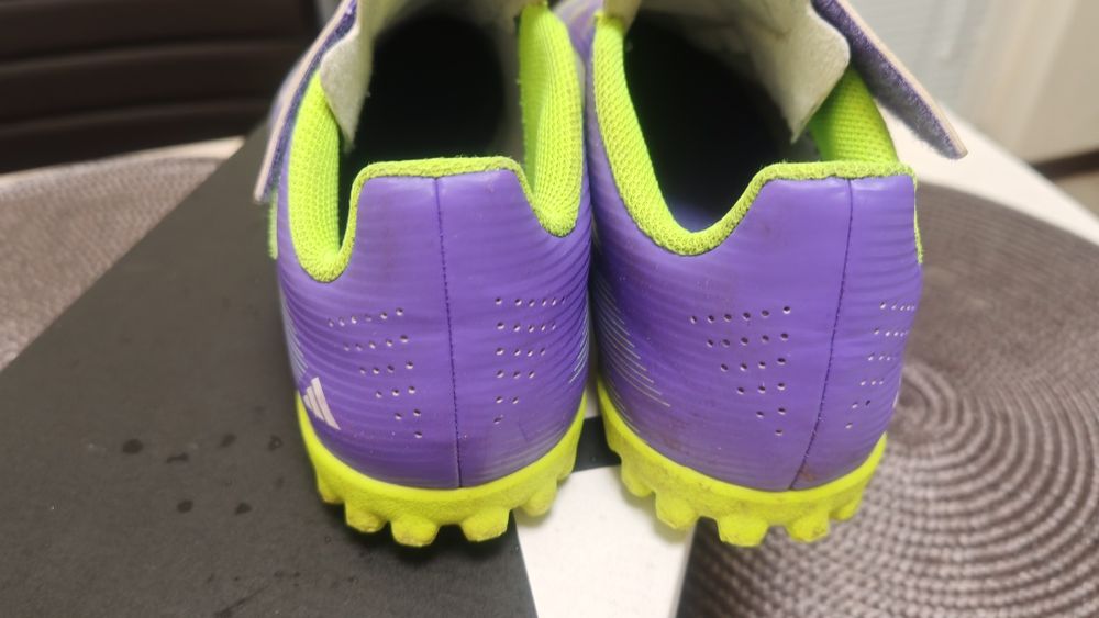 Футболни обувки Adidas F50, размер 37.5
