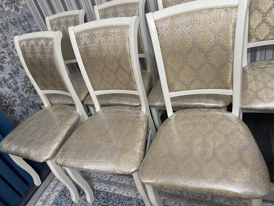 Стол со стульями