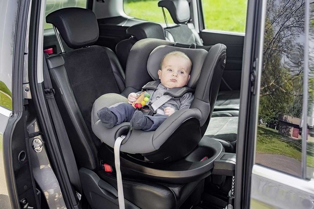 Britax Romer DualFix 2 R - Детско столче за кола с ISOFIX / 360°
