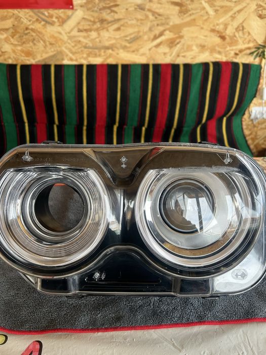 Ксенонов фар за Dodge challenger