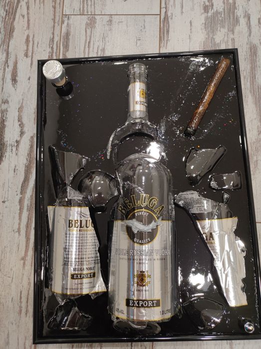 Картини с маркови бутилки