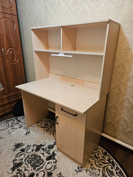 Компьютерный стол, стол для учёбы