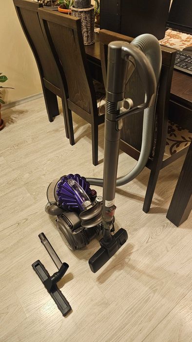 Dyson DC32 – реновирана, отлично състояние, с нов оригинален двигател