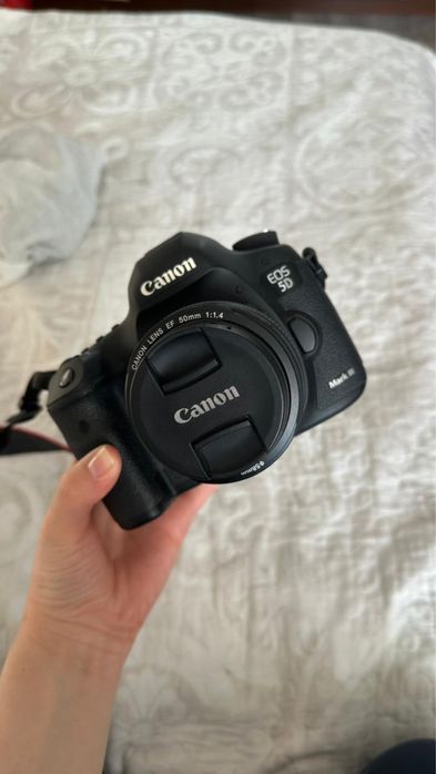 Продам камера Canon EOS 5D Mark lll