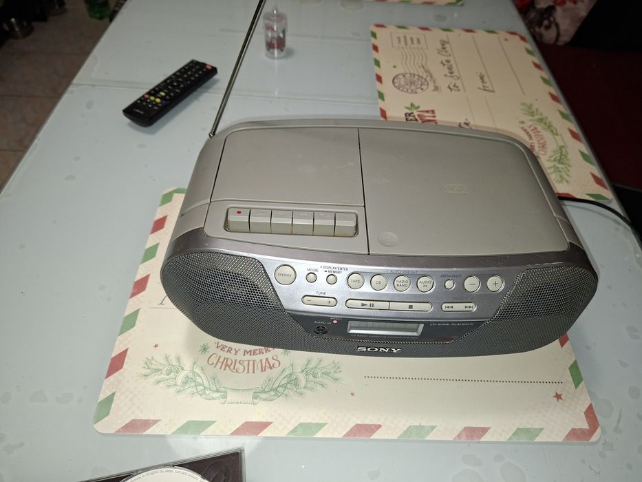 Radiocasetofon Sony, CD-RW playback, sunet  Stereo, perfect funcțional