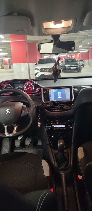Vând Peugeot  1.2 benzi a