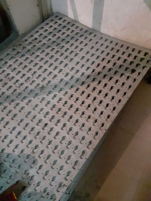 Пчелни пити дрехарка крушовидна форма