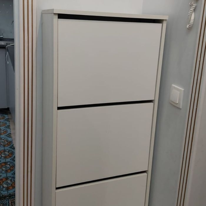 Обувница, галошница.