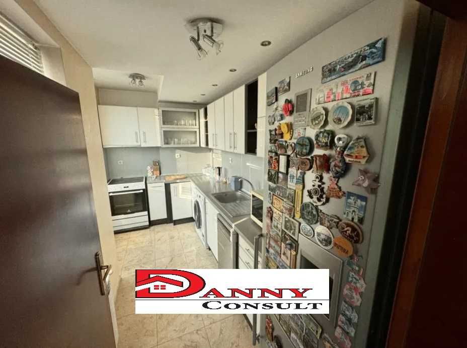 Триетажна новопостроена къща в с. Първомайци