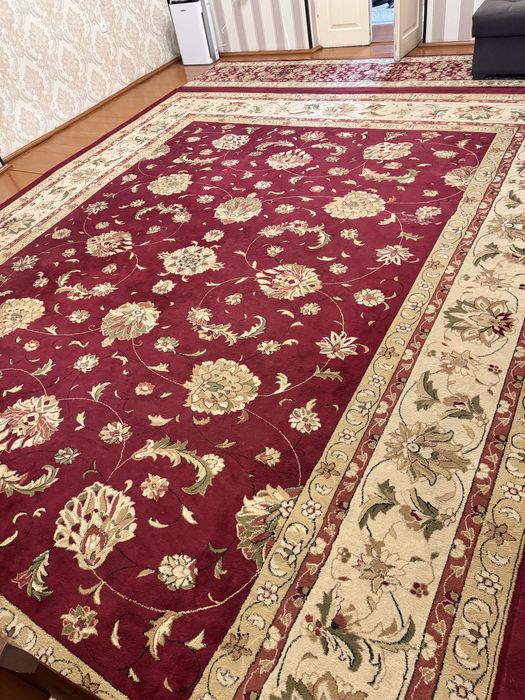 Продаётся ковёр и две дорожки