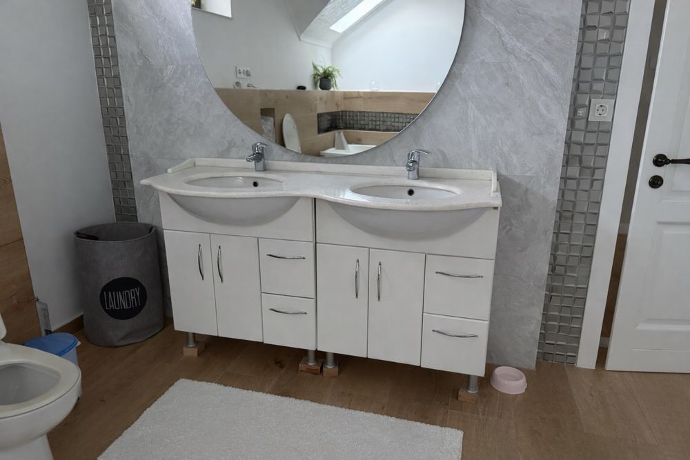 Vând mobilier pentru baie