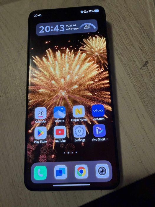 Vând  Vivo X200 PRO impecabil