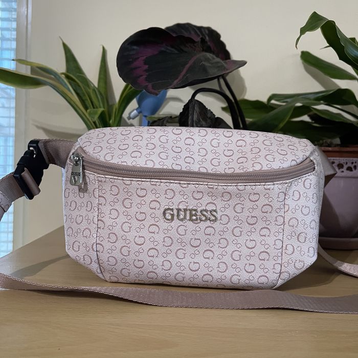 Дамска кожена чанта Guess