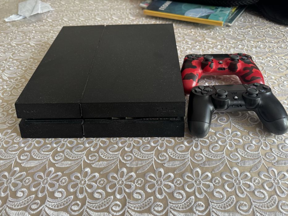 PS4 Fat 10 игр+ 2 джойстика