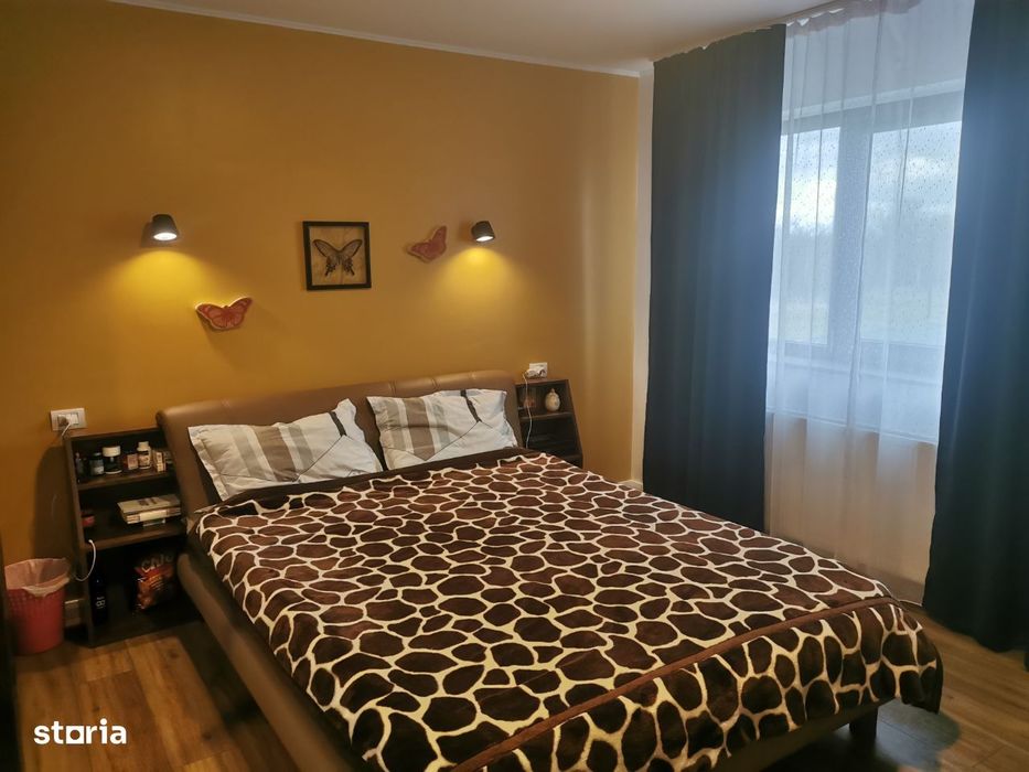 Casa bifamilială (2 intrari individuale) 258mp la 3 minute de Focsani.