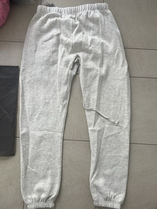 Pantaloni essentials