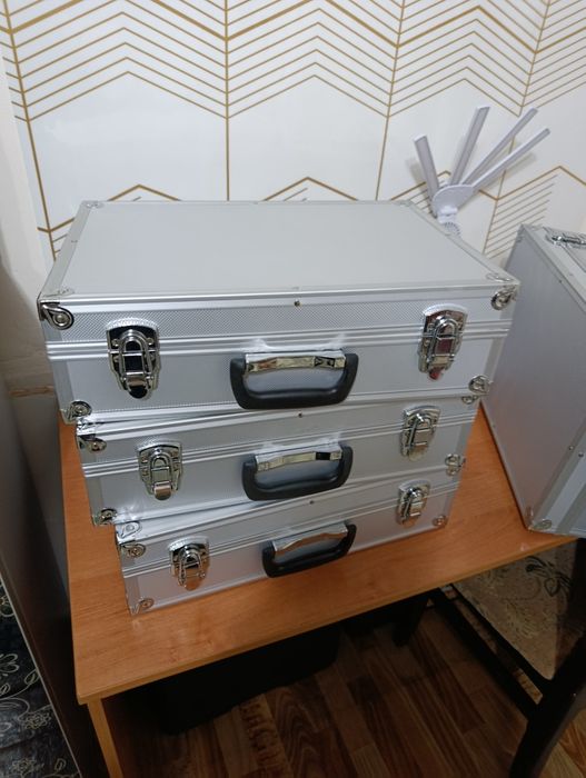 Алюминиевый кейс дипломат