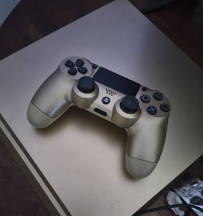 Playstation 4 Slim Gold edition